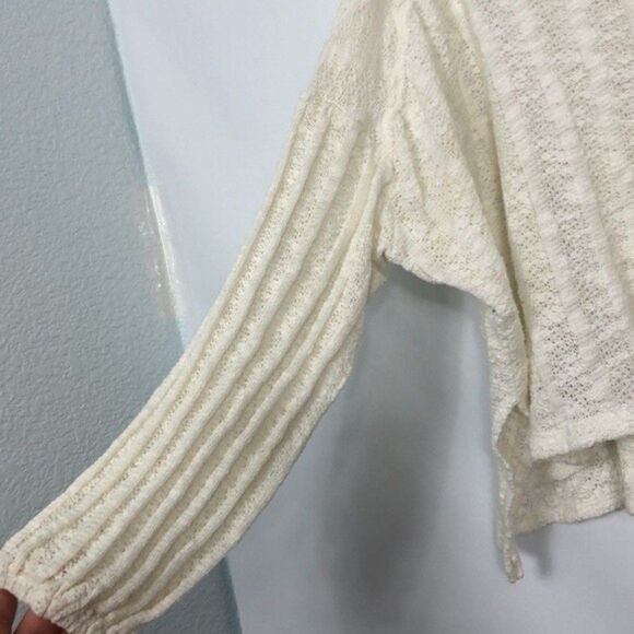 Chelsea & Violet Distressed Cropped White V-Neck Sweater New Condition Medium - Picture 4 of 7